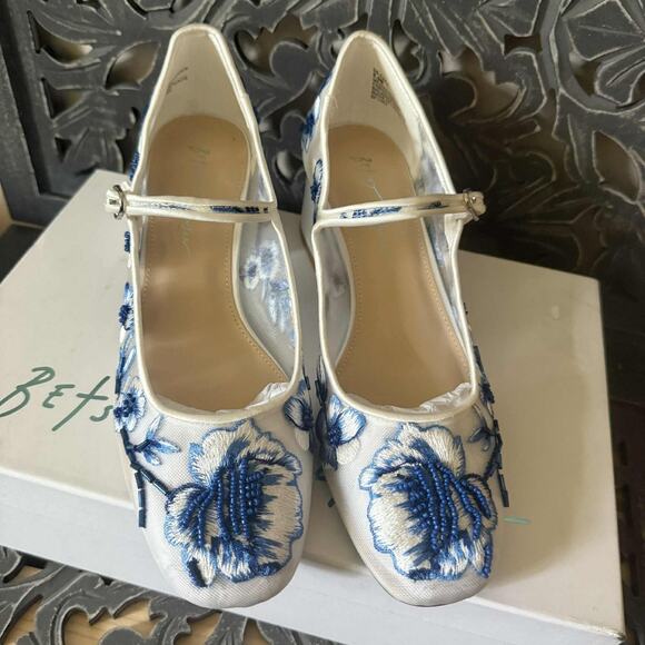 Betsey Johnson Shoes - Betsey Johnson Ezra Mary Jane Blue Floral Wedding Heels Off White Size 8.5